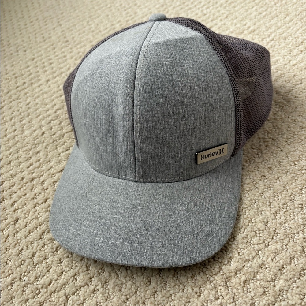 Hurley men’s hat.